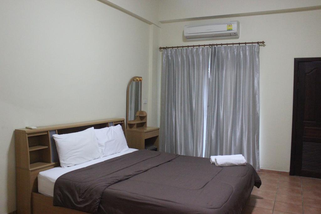 Lomsabai Apartments Bang Saen Exterior photo