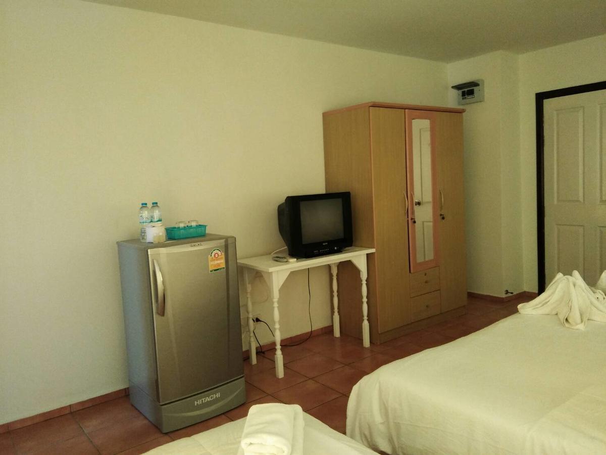 Lomsabai Apartments Bang Saen Exterior photo
