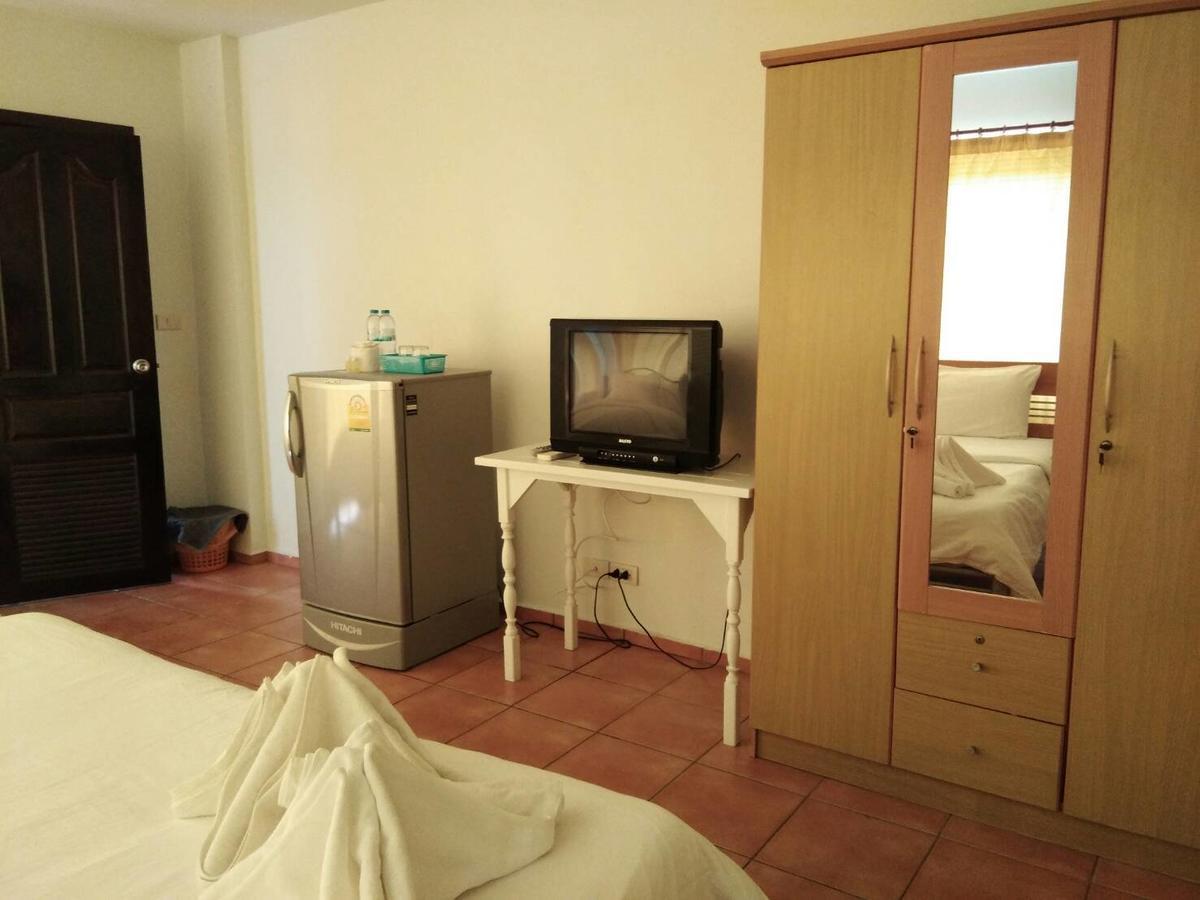 Lomsabai Apartments Bang Saen Exterior photo
