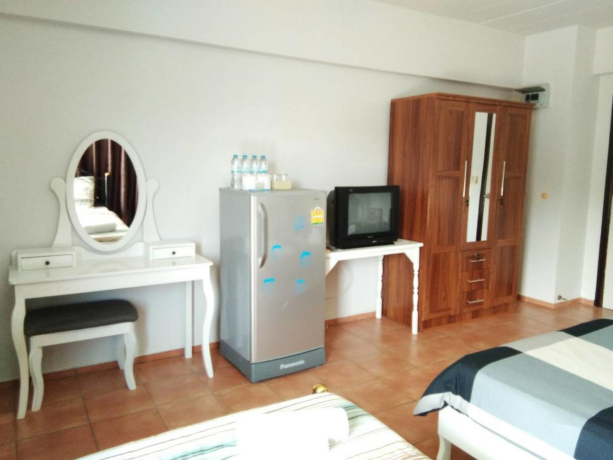 Lomsabai Apartments Bang Saen Exterior photo