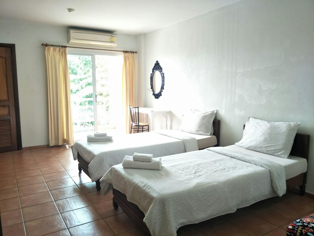 Lomsabai Apartments Bang Saen Exterior photo