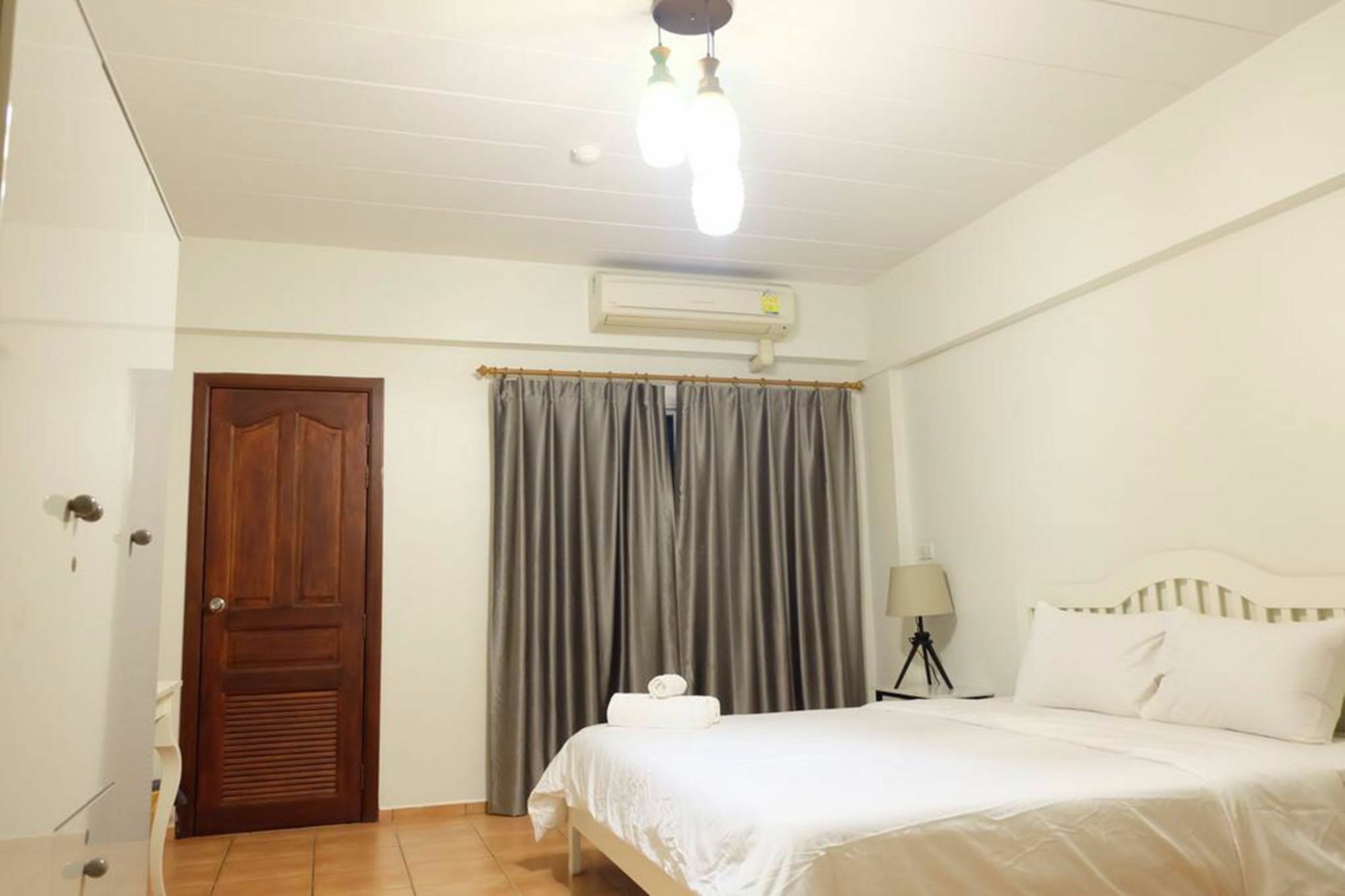 Lomsabai Apartments Bang Saen Exterior photo