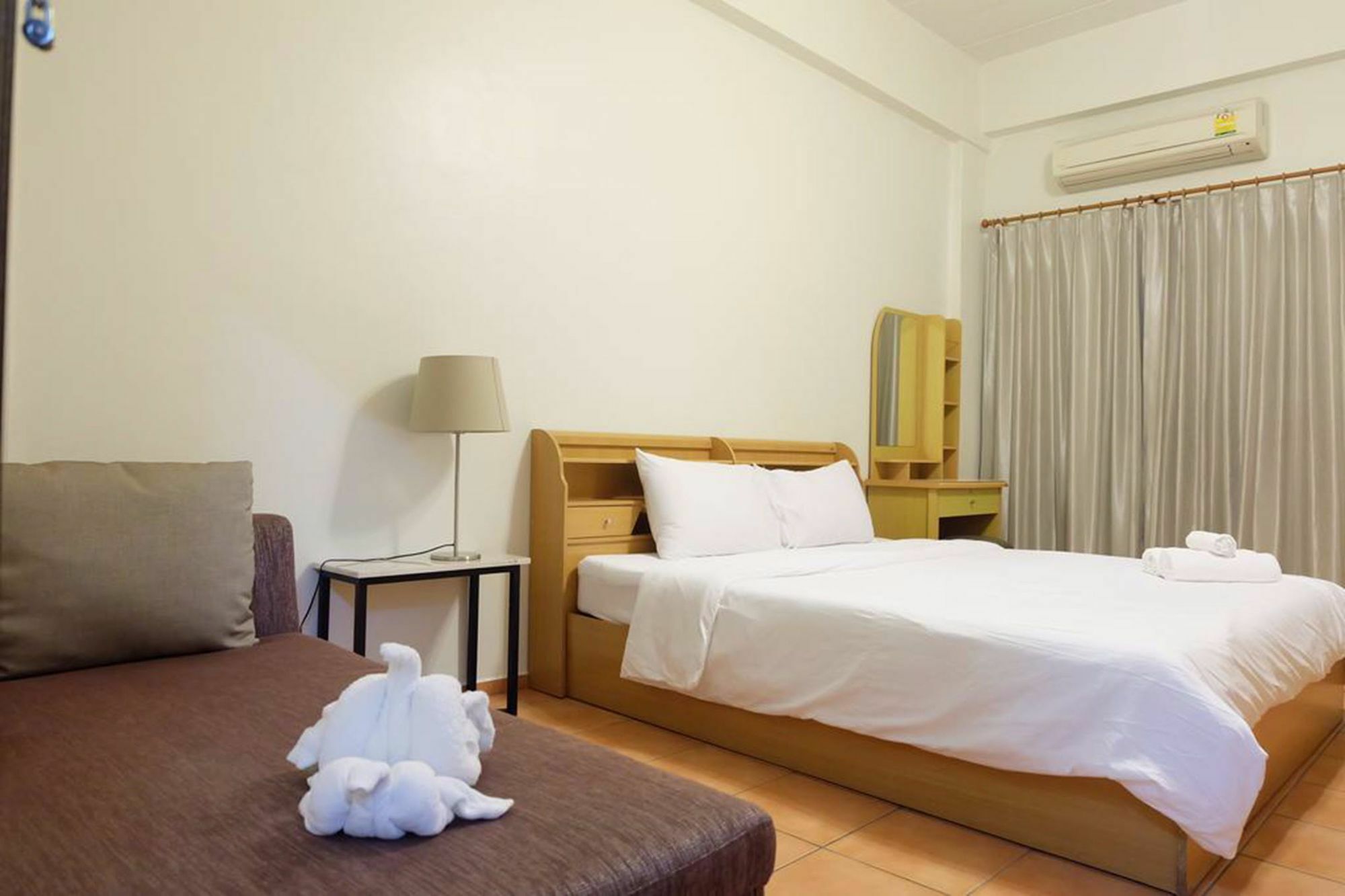 Lomsabai Apartments Bang Saen Exterior photo